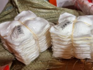 100481 بتلات أزهار لون أبيض باكي 10 قطع