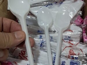 102731 ملاعق بلاستيكية حجم كبير