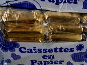 103332 كيسات سيغار لون ذهبي