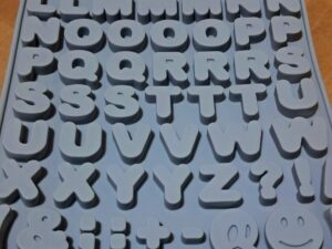 103767 مول سيليكون الحروف