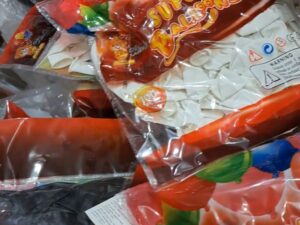 104009 بالونات ملونة